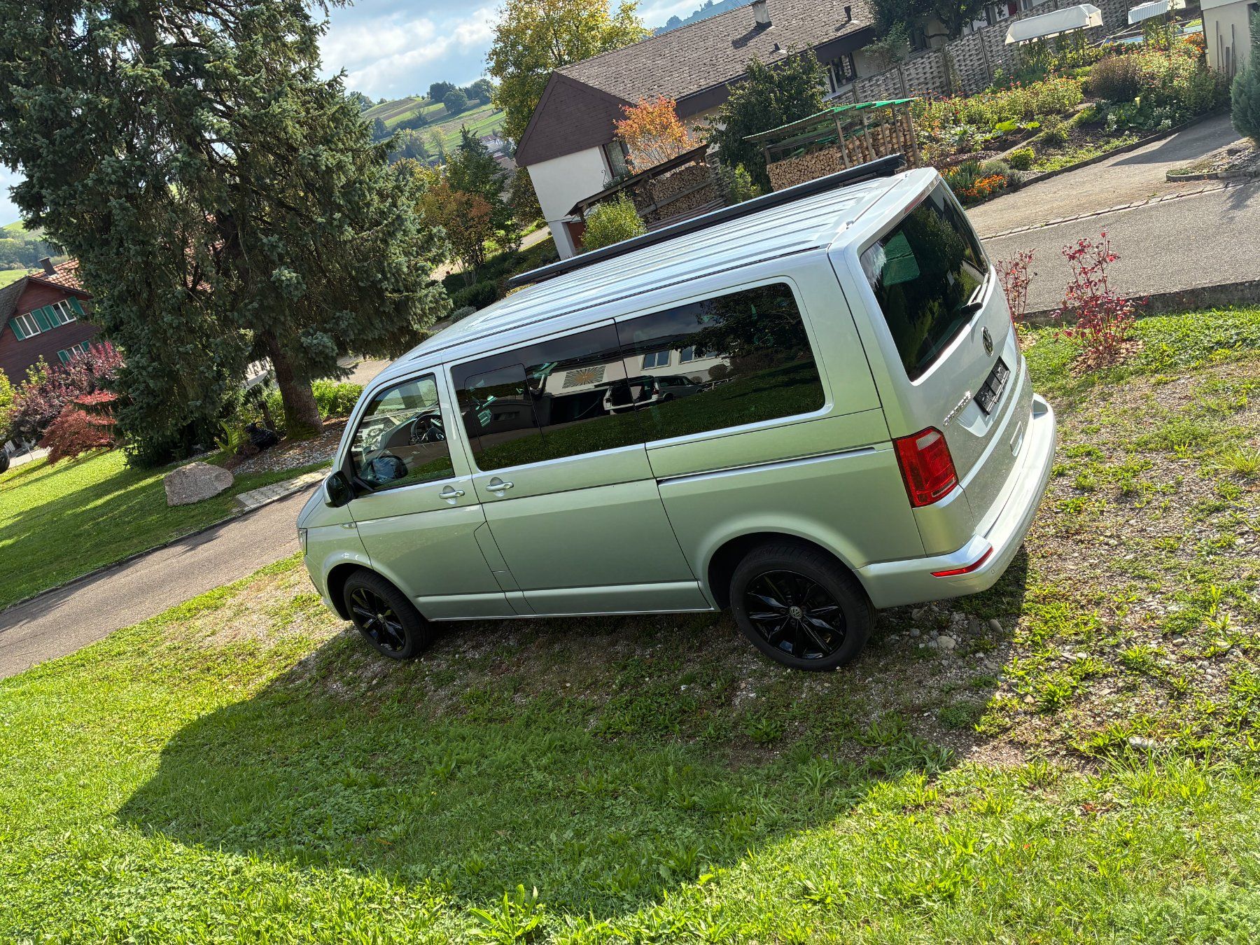VW Véhicules de camping: Wunderschöner VW Bus T6 Wohnmobil Ligth. – D'occasion à schleitheim par Snapon 4