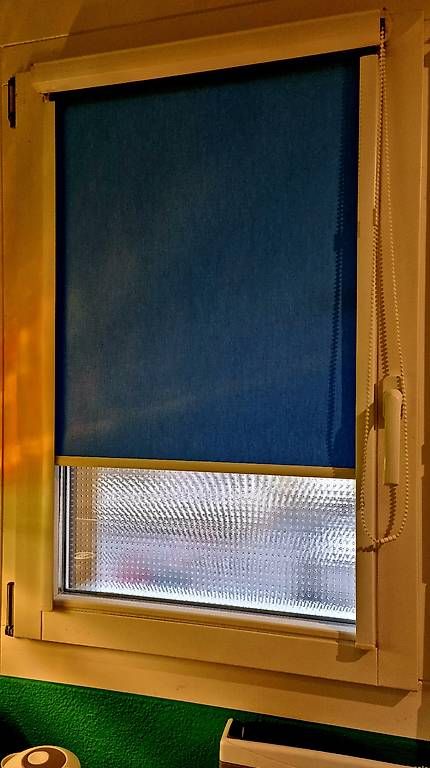 Marquises: Fensterrollo grün oder blau
 – D'occasion à Olten par jean.f 2
