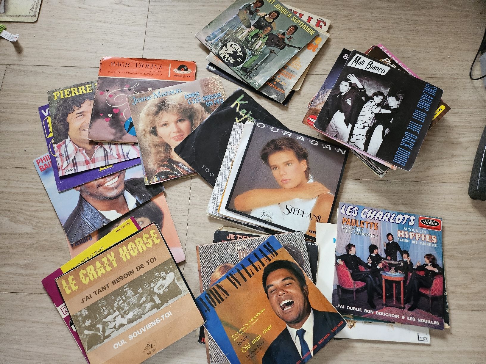 Dischi in vinile: lot comprenant 60x 45 tours variés – Usato da La Joux FR venduto da car_ck96 1