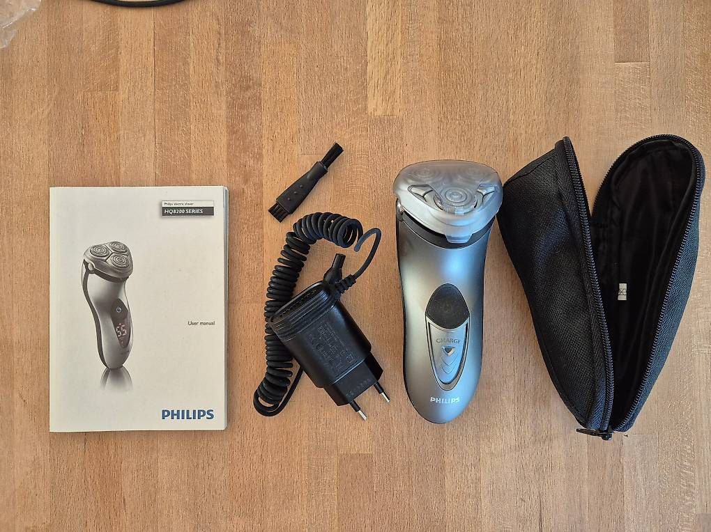 Rasierapparate & Rasierklingen: Philips-Elektrorasierer HQ8200 – Gebraucht aus Zürich von Lector8 1
