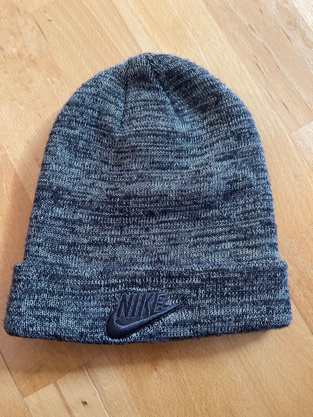 Nike Hüte, Mützen & Caps: Bonnet à revers Nike anthracite – Neu (gemäss Beschreibung) aus Grens von DanielDramon