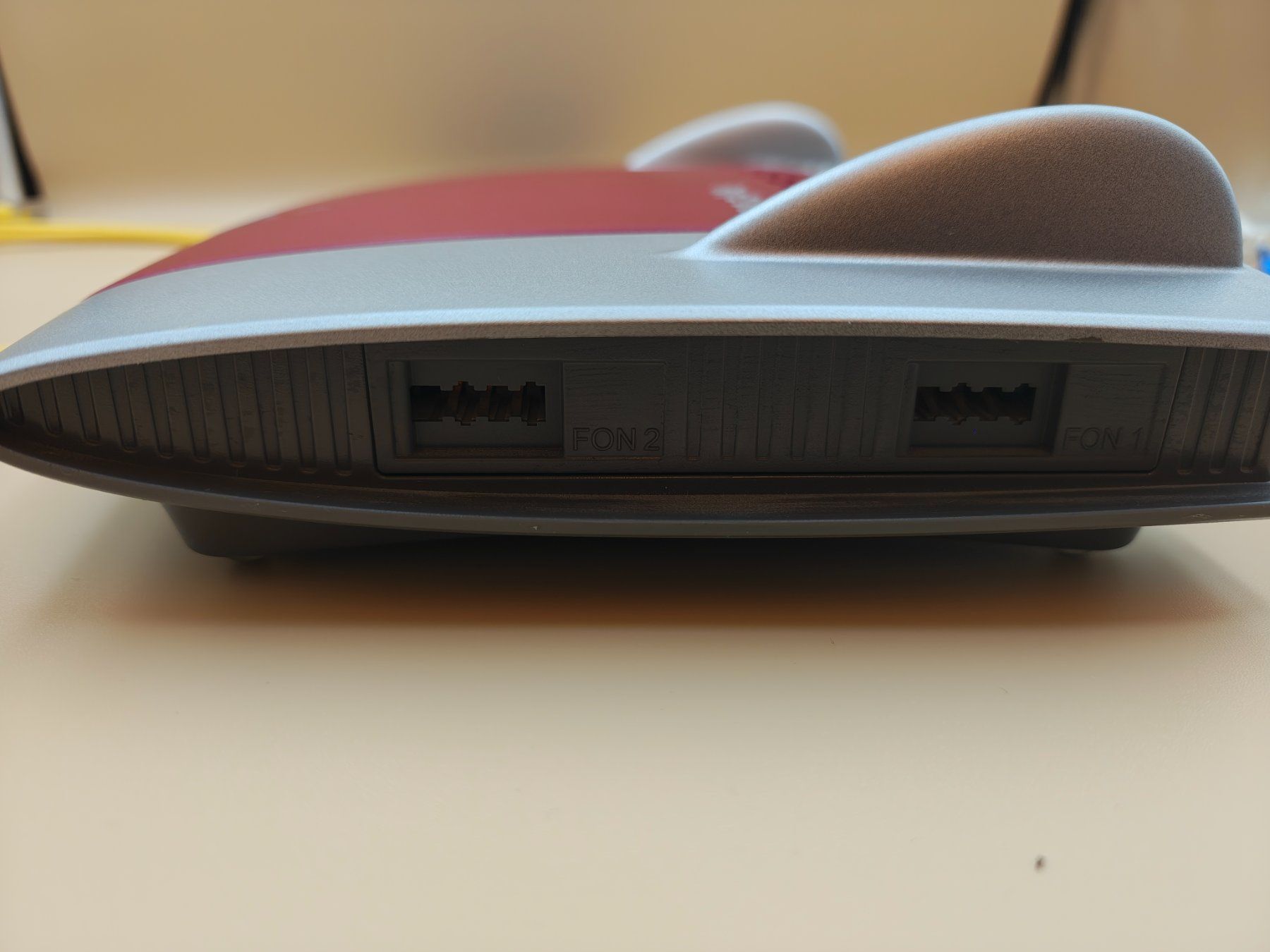 Fritz Modem & Router: FRITZ!Box 5490 Glasfaser-Router mit WLAN & DECT – Usato da Freienbach venduto da Lustoilus 1