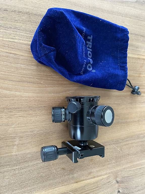 Manfrotto Treppiedi & Teste: Manfrotto 055 ProB. Profistativ mit Kugelkopf – Usato da Dierikon venduto da aiko05 2