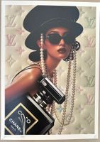 Death:  Chanel Vuitton Lady, signiert 31/100