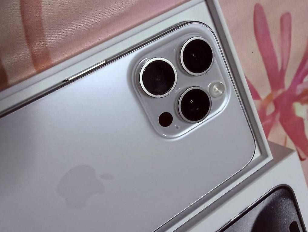 Portables: Iphone 15 Pro Max – D'occasion à Wil SG par Annaleiin1420 3