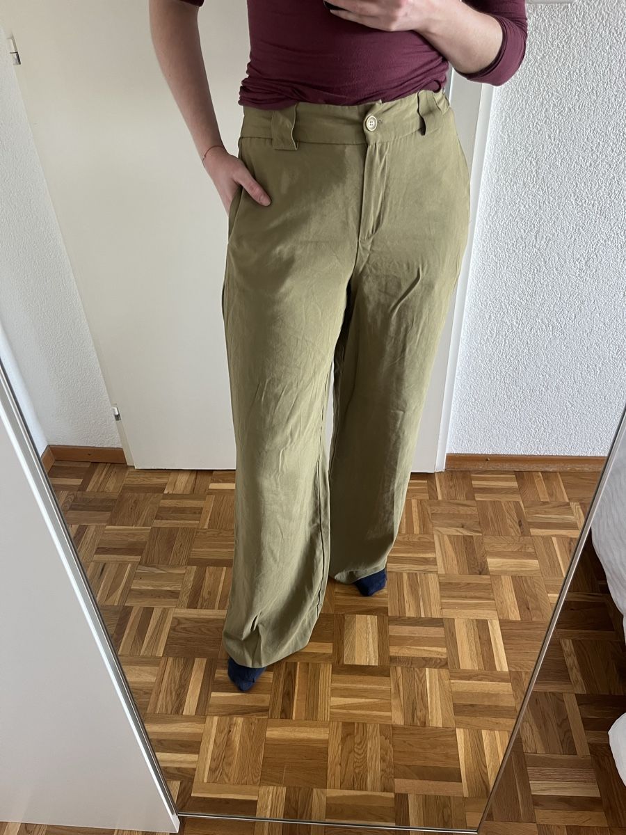 Hosen: Pantalon large vert olive – Gebraucht aus Morges von pic_5hcz