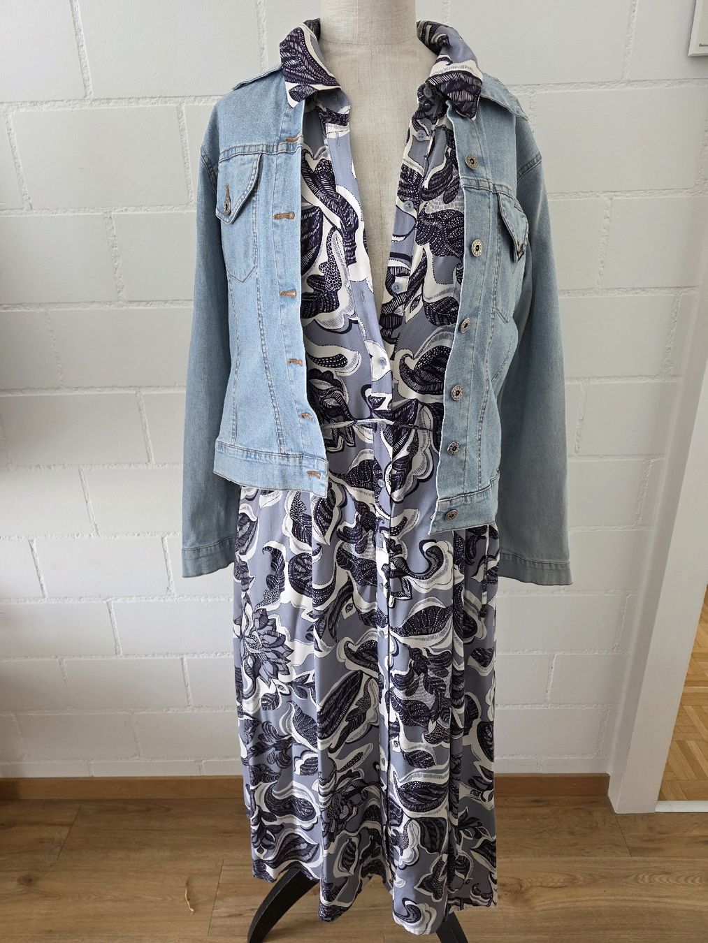 Robes: Kleid – Neuf avec emballage d'origine à Rüti ZH par car_gl78