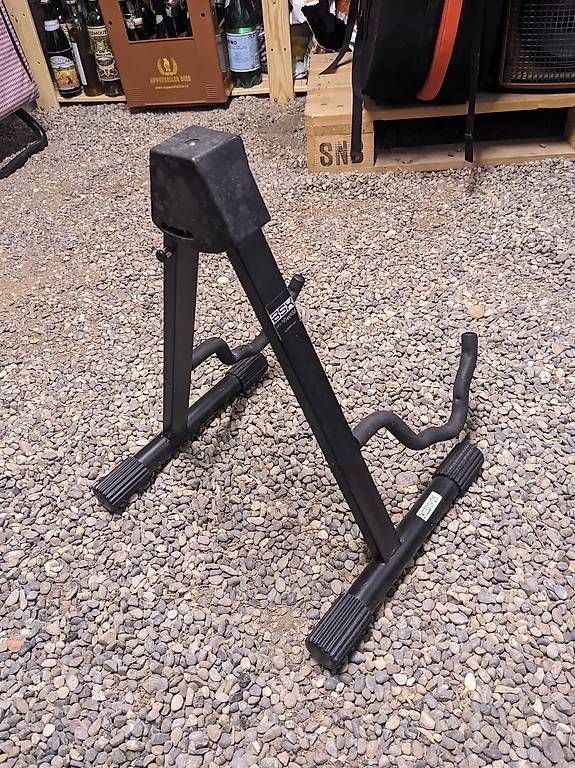 Supports pour instruments & partitions: Gitarrenständer  – D'occasion à Bern par nisnibelle 1