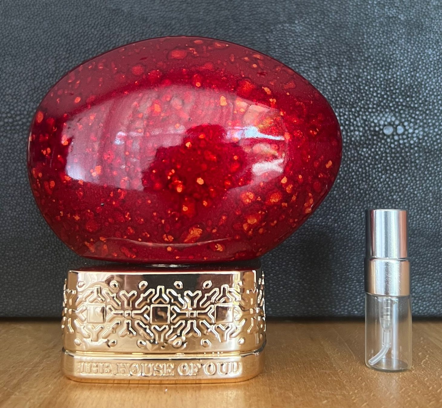 Parfum & Eau de Toilette: RUBY RED VON THE HOUSE OF OUD – Gebraucht aus Kölliken von deleina