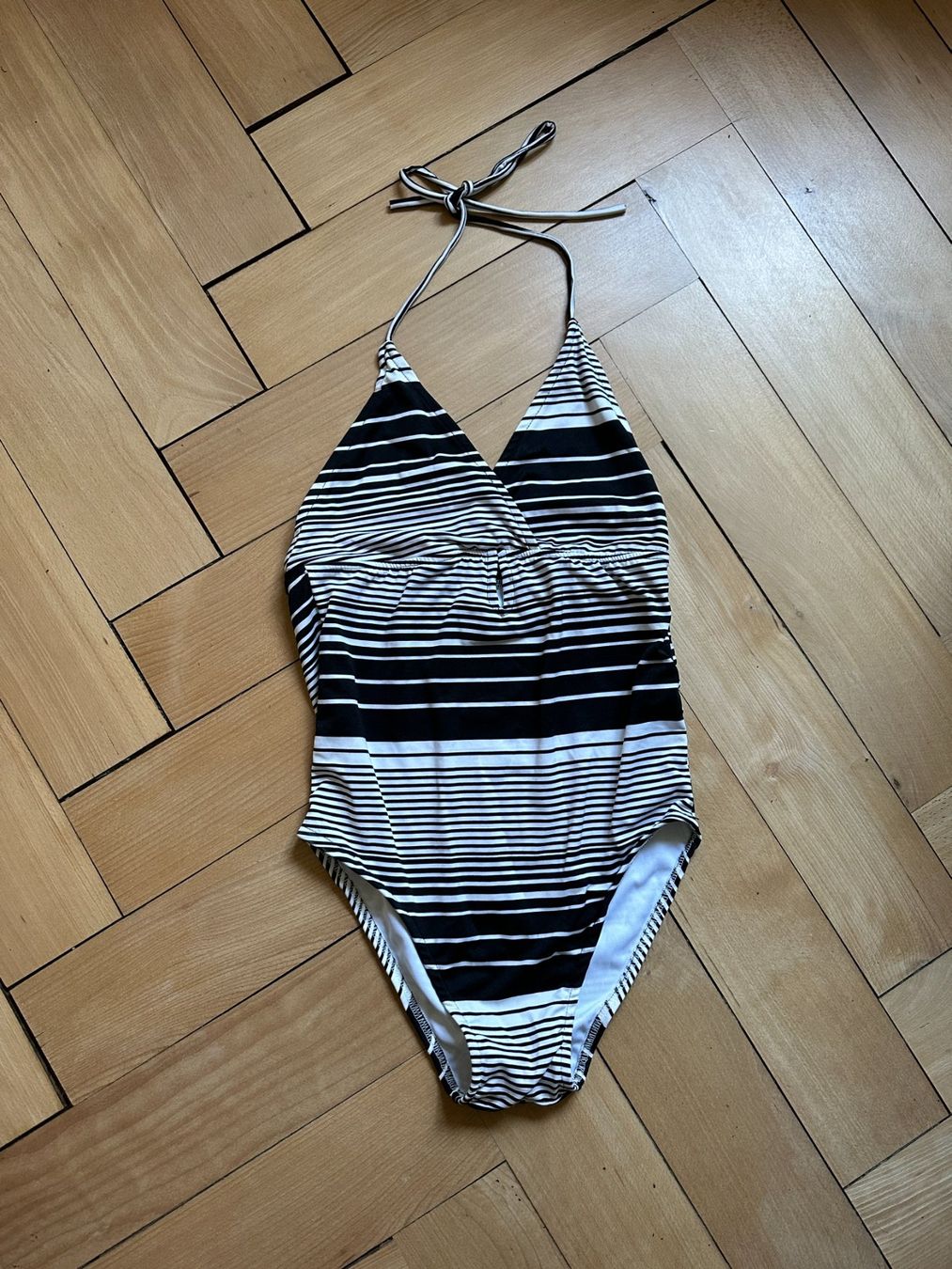 Maillots de bain & Bikinis: Badeanzug schwarz-weiss gestreift - M – D'occasion à Zürich par Diazaio