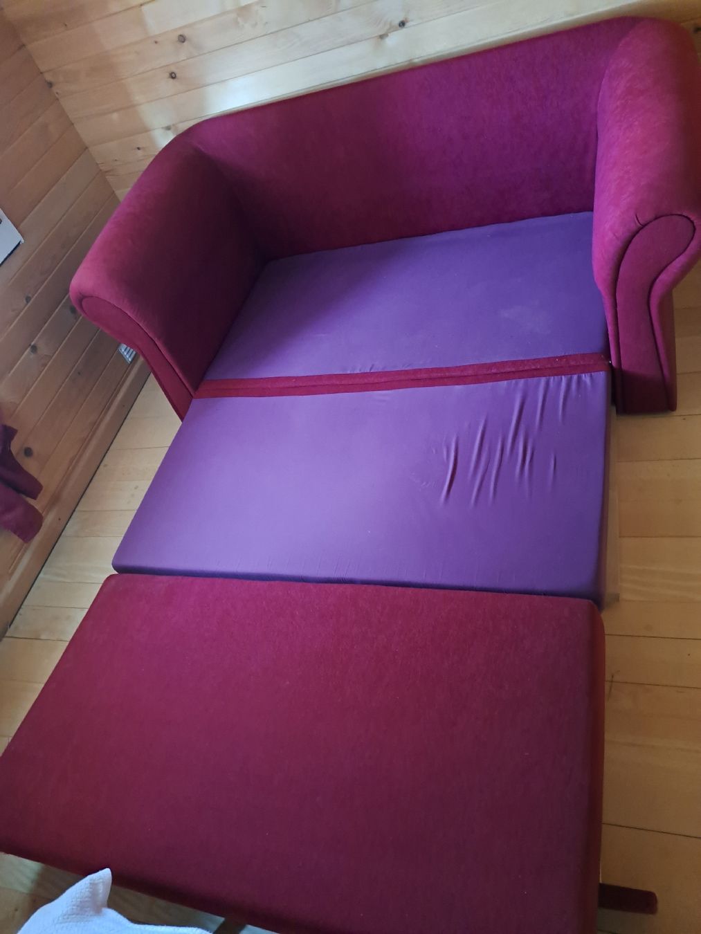 Divani: Bettsofa, bordeauxrotes Samt, guter Zustand – Usato da Arni AG venduto da haburu 2