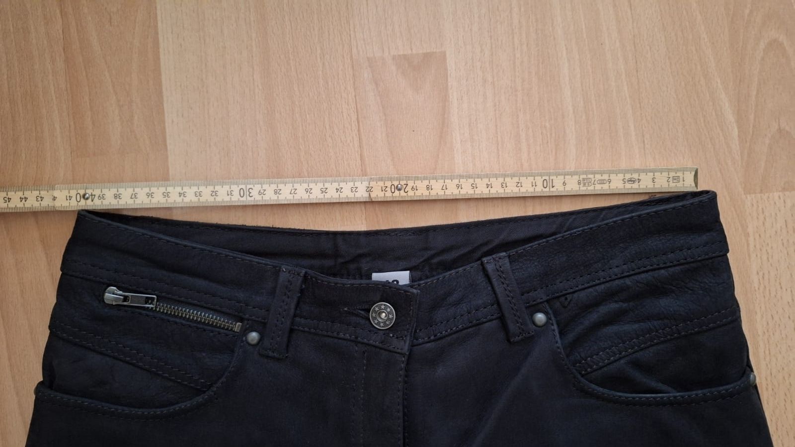 Pantaloni: Lederhose Töff – Usato da Zürich venduto da xpecific