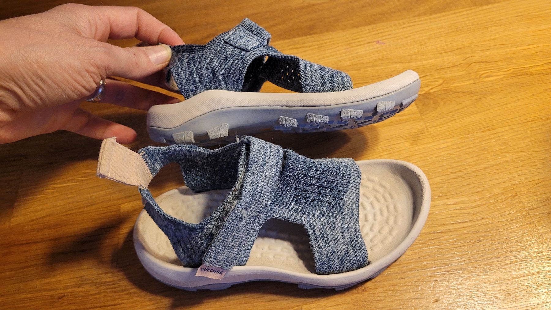 Decathlon Scarpe per ragazze: Wadersandalen, Grösse 28 – Usato da Uetendorf venduto da Heyhey3661 2