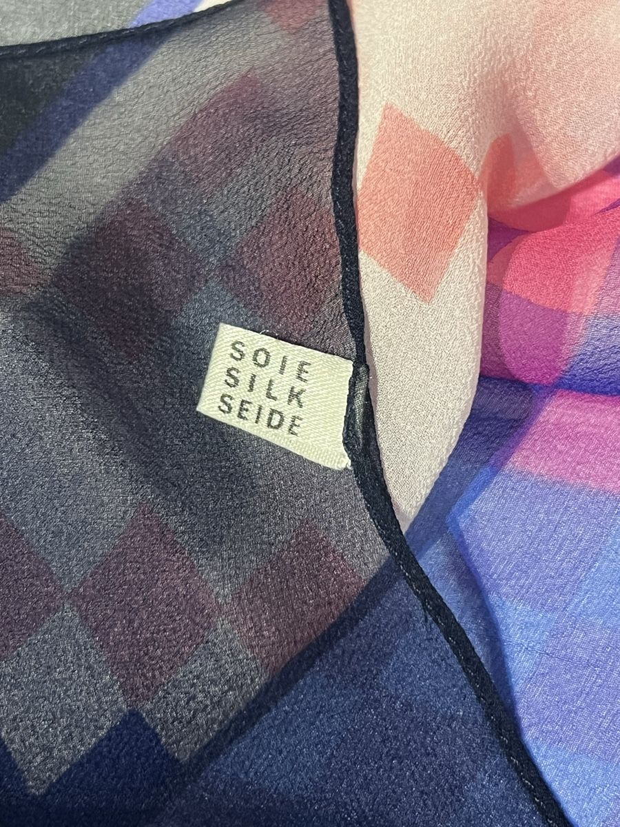 Foulards & écharpes: Foulard Guy Laroche – D'occasion à St-Pierre-Clages par ste_xk6p 3