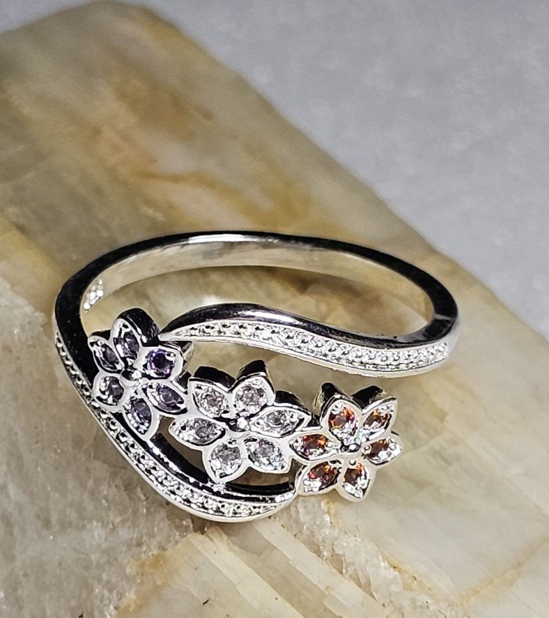 Anelli: Stilvoller Ring mit Zirkonia, 925 versilbert Gr. 8 – Nuovo (secondo la descrizione) da Grenchen venduto da dar_6d52 4