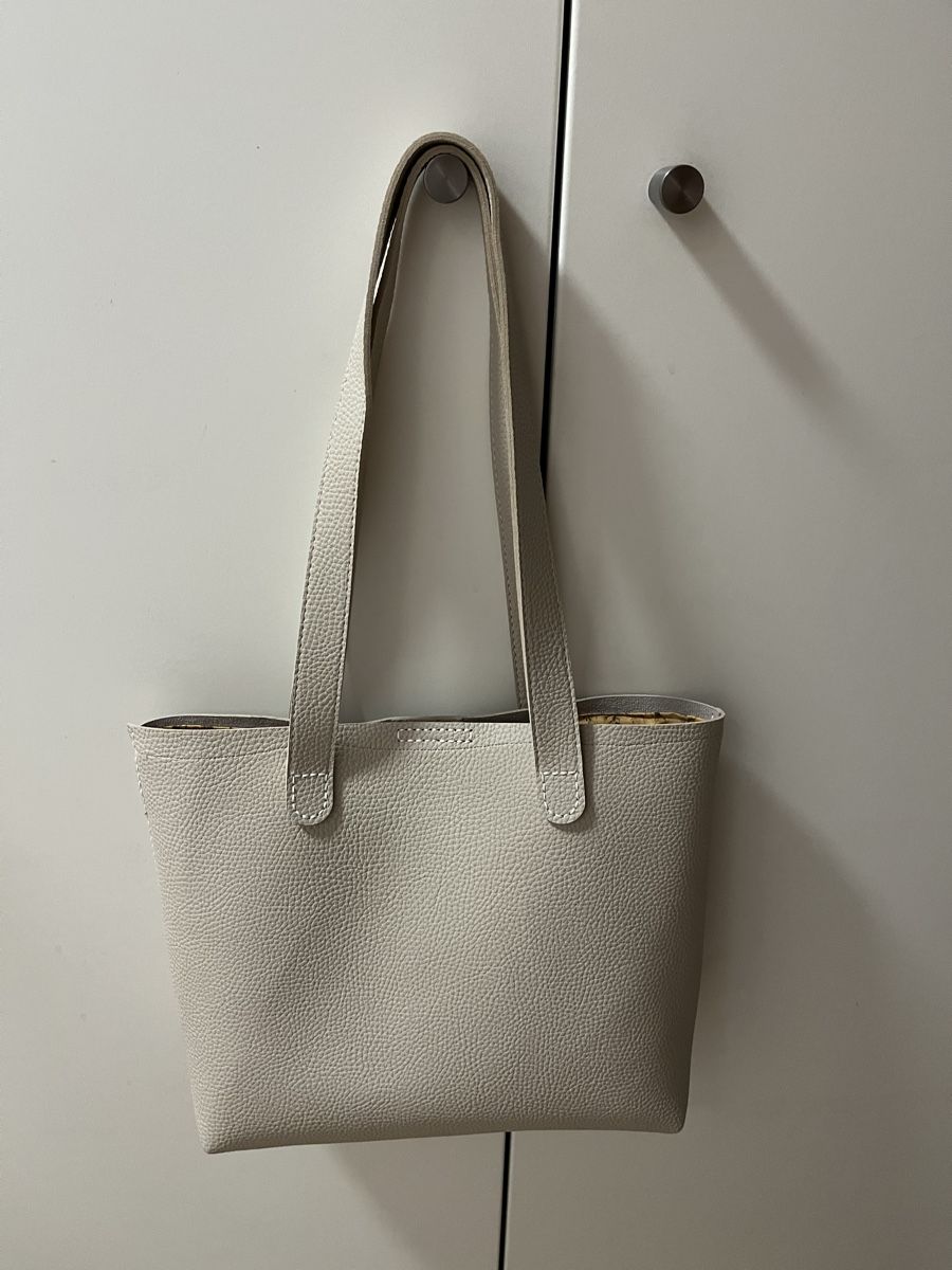 Taschen für Damen: Elegante Ledertasche mit Korkbaumwollstoff  Innenfutter – Neu (gemäss Beschreibung) aus Schaffhausen von grogga