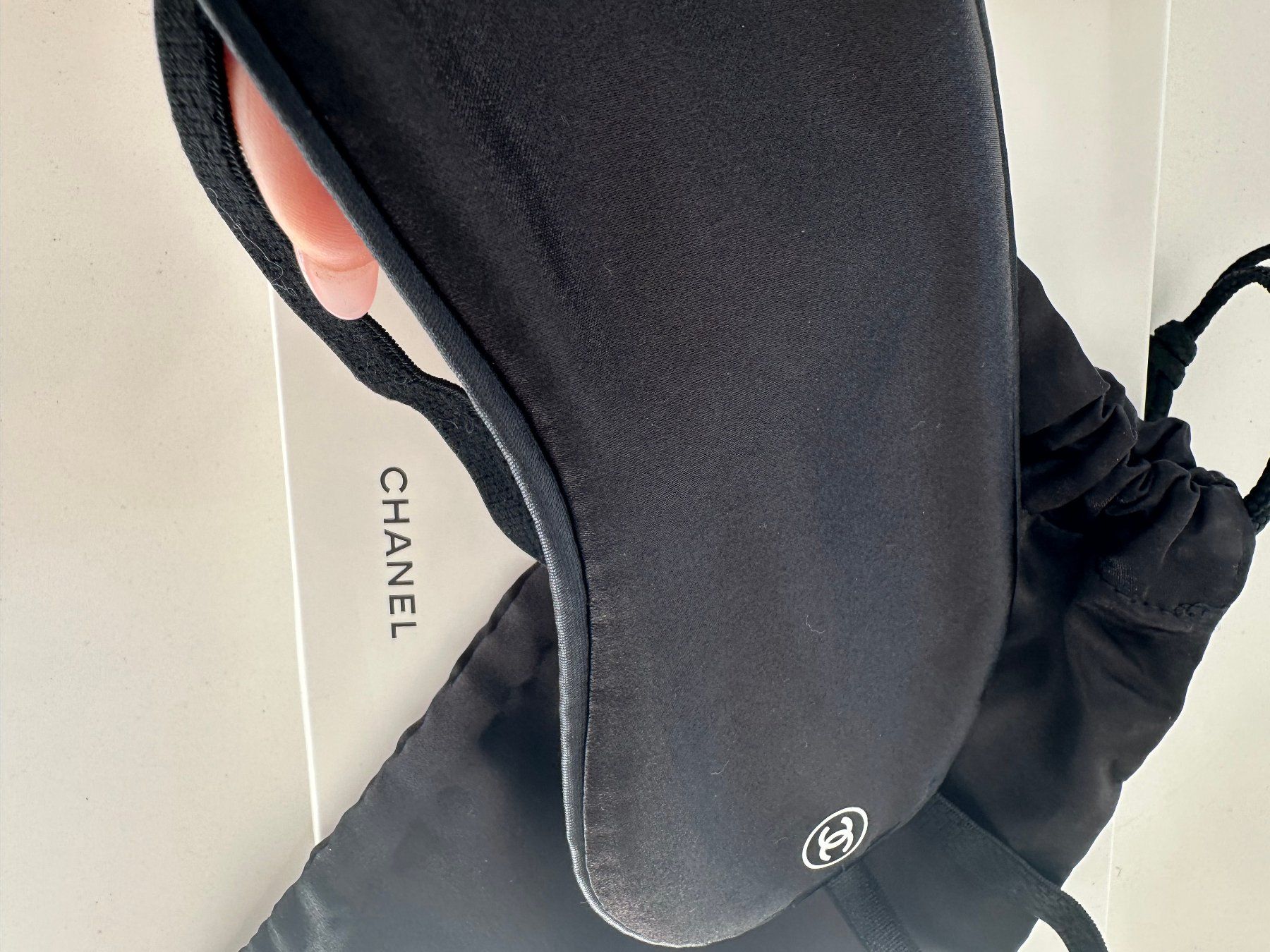 Masques: Chanel Seiden-Schlafmaske – Neuf avec emballage d'origine à Steinmaur par regenbogen052 4