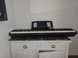 Digital Piano Roland FP-10 mit Pedal