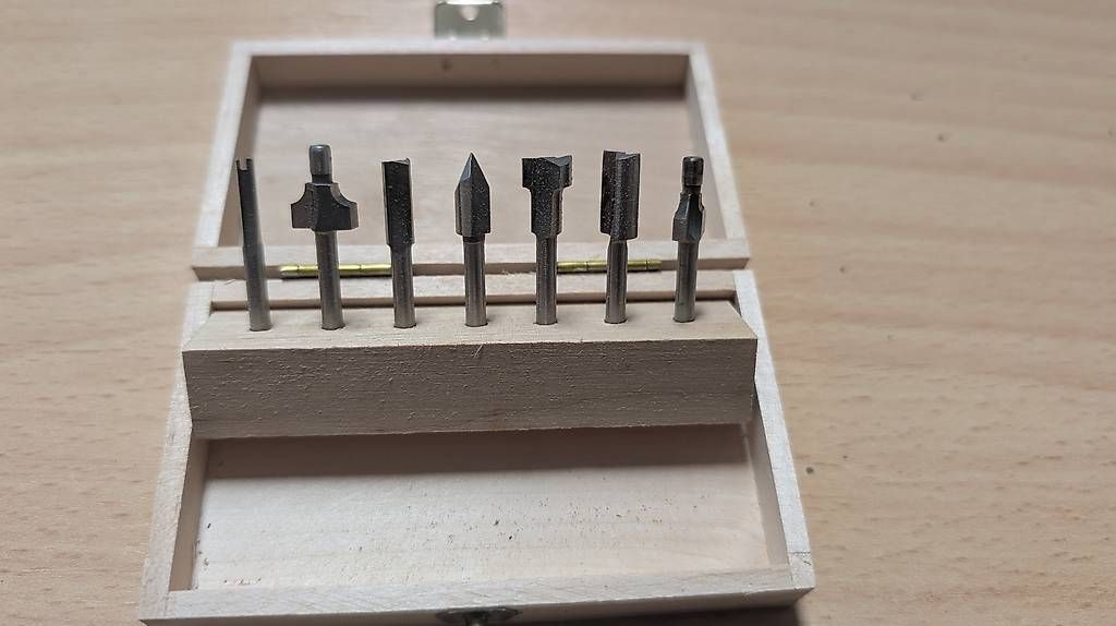 Dremel Tutti gli attrezzi: Dremel Jeu de cutters de fraisage multi-usages – Usato da Renens VD venduto da arochat