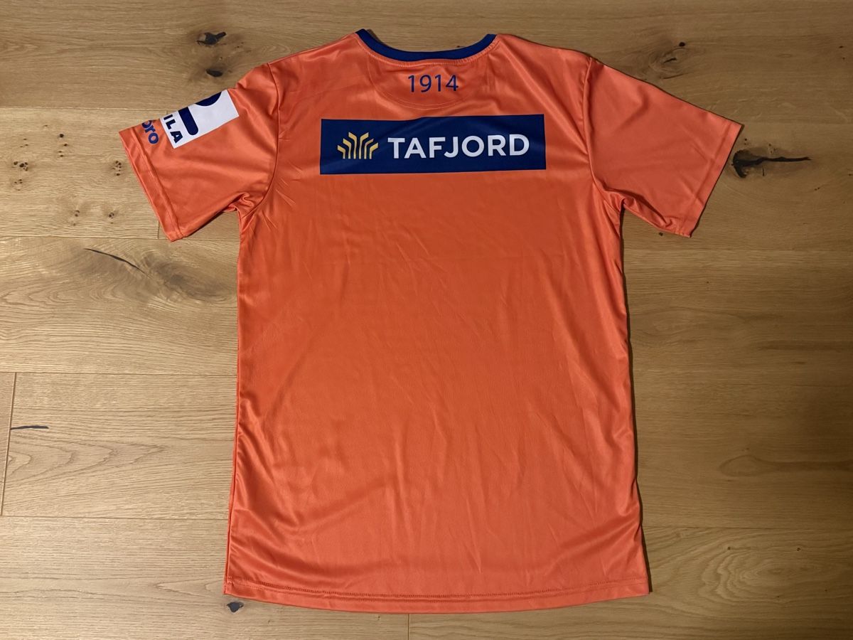 Umbro Canottiere & Pantaloni: Aalesund FK – Usato da St. Niklausen OW venduto da roc2554 1