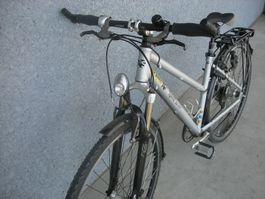 Leichtes modernes Alu-Bike 8 Gänge für kleine Person