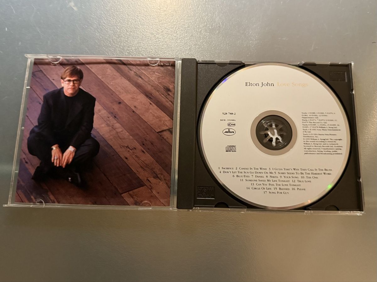 CD: Elton John Love Songs - CD – Usato da Oberried Brienz venduto da Chyara 2
