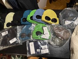 CP Company : bonnets multicolores