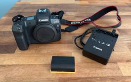 Canon EOS R body with battery and charger
