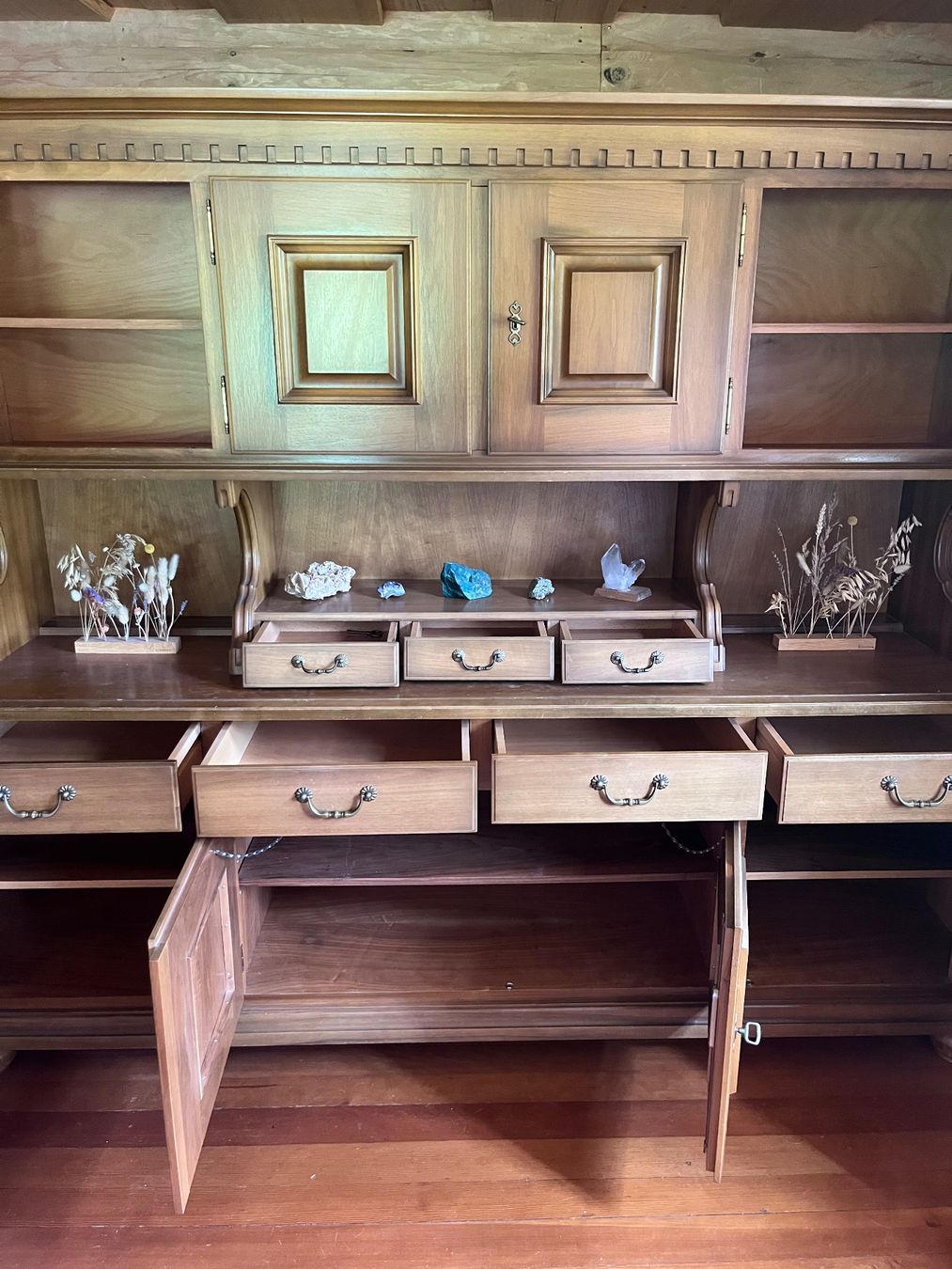 Credenze: Buffet Nussbaumholz massiv Landhausstil – Usato da Klosters venduto da lzo_btq5 2