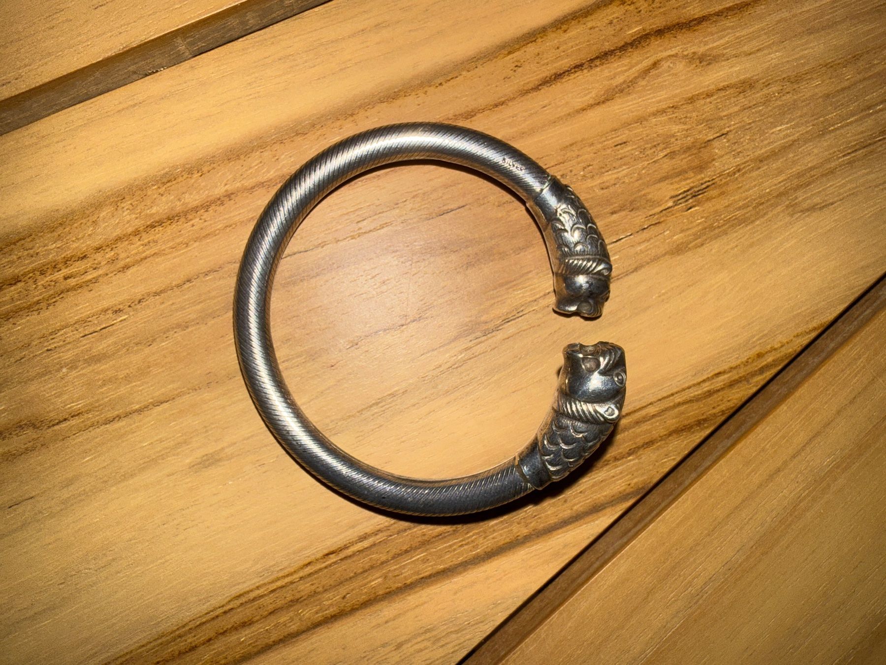 Bracciali & Braccialetti: Luxuriöser Silber Armreif mit Löwen – Usato da Laufen venduto da Dodoste