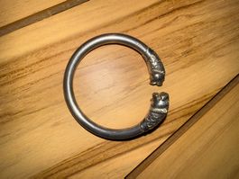 Luxuriöser Silber Armreif mit Löwen