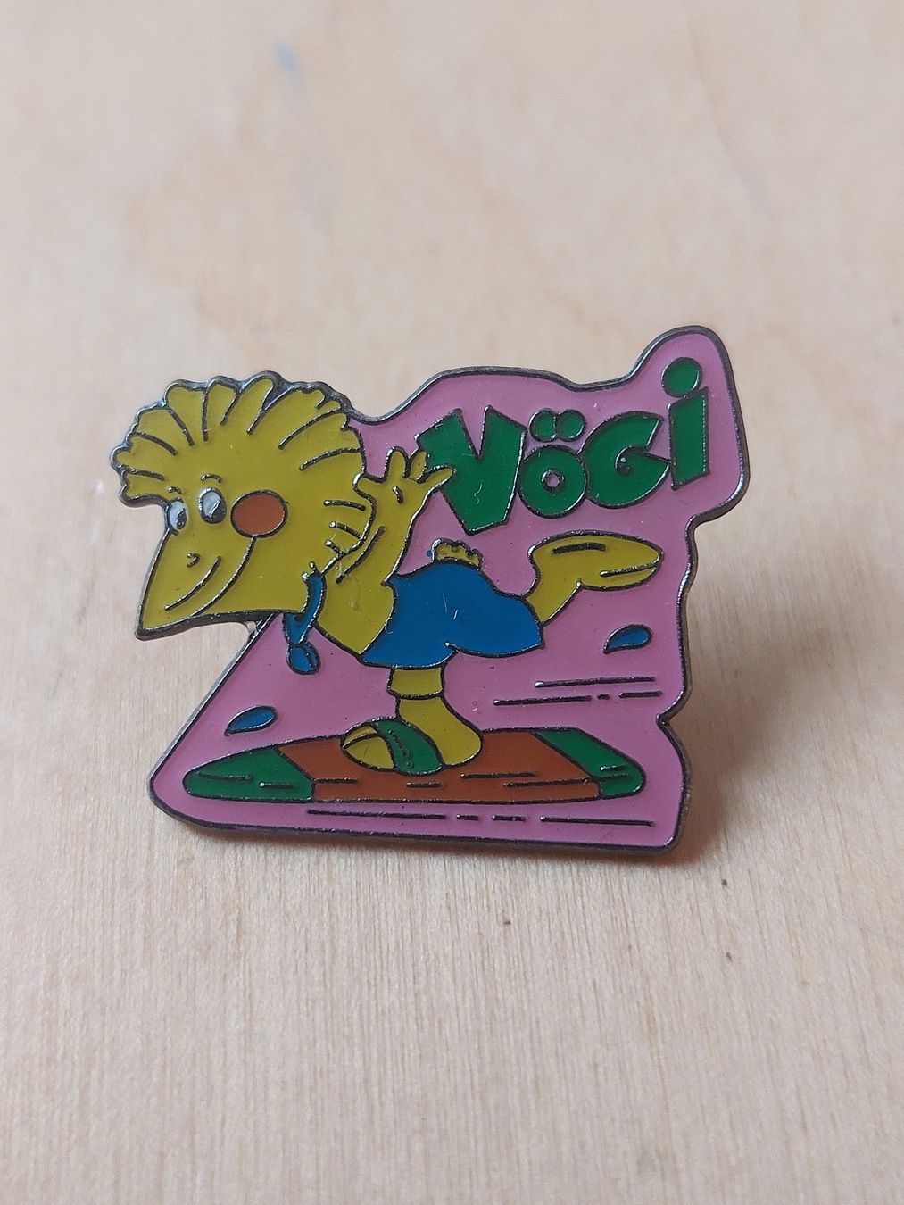 Placchette & Badge: 8 VÖGI - PIN – Usato da Gipf - Oberfrick venduto da Esnoopy 5
