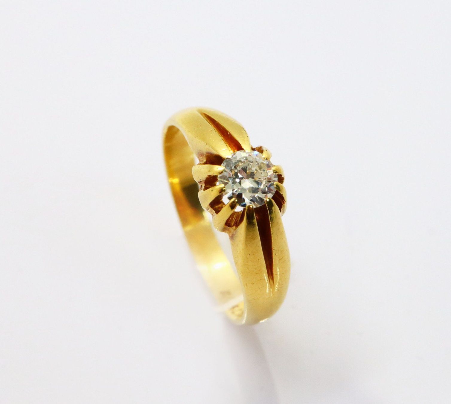 Ringe: Solitär mit Diamant in Gelbgold – Gebraucht aus Dürnten von schmucklicher 1