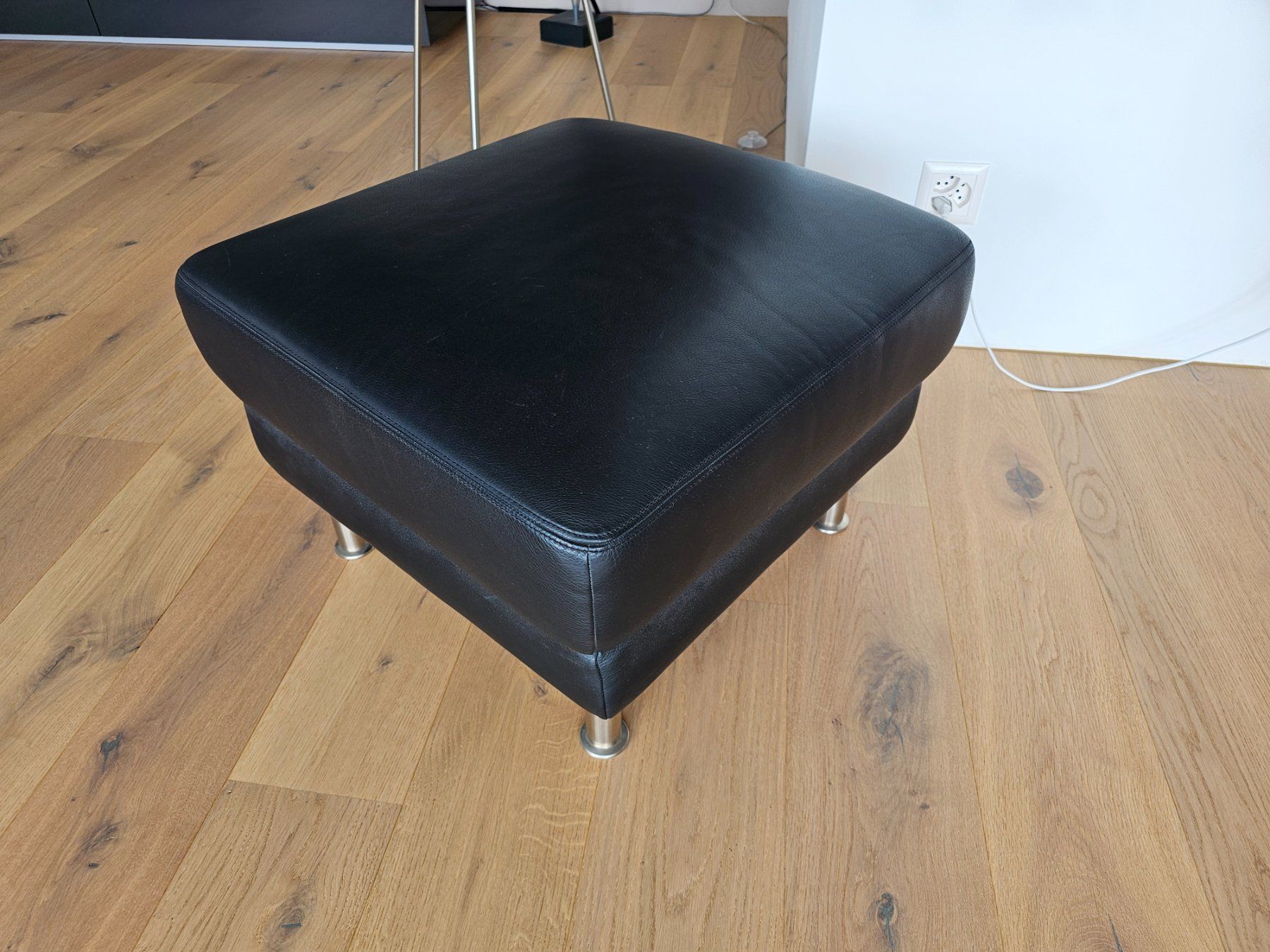 Intertime Hocker: Lederhocker Intertime, schwarz – Gebraucht aus Nürensdorf von Rega58