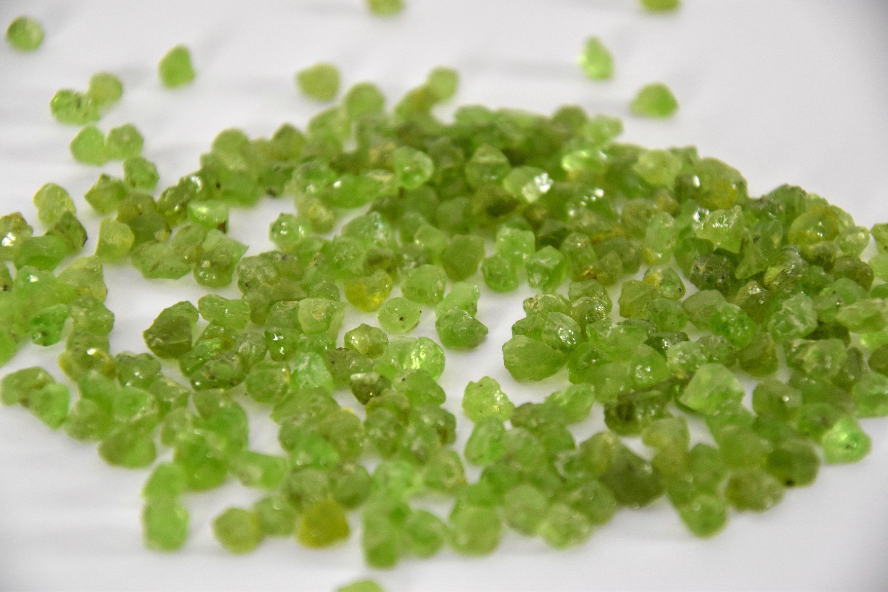 Minerali & Pietre curative: Péridot Olivine brute – Nuovo e nell'imballaggio originale da Vaulion venduto da sambigben 1