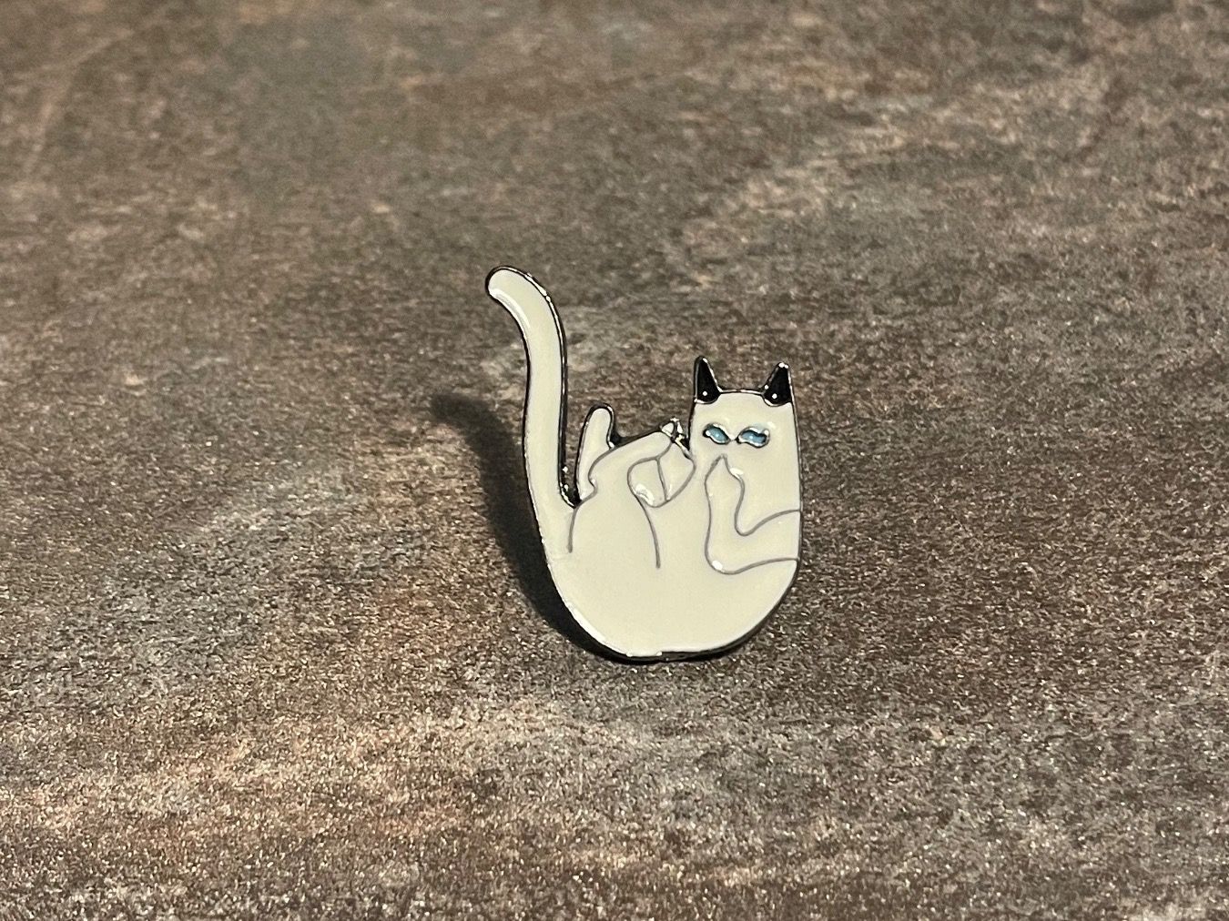 Plaquettes & Badges: Ripndip cat Pin – D'occasion à Biel/Bienne par bas_c8yf