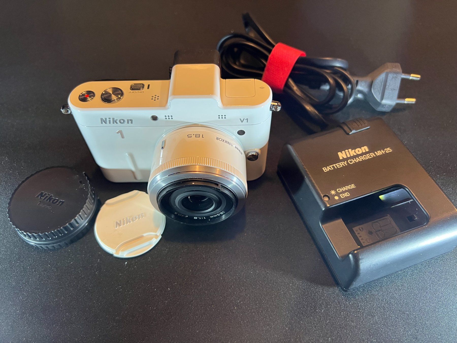 Nikon Fotocamera: Nikon 1 V1 mit Objektiv – Usato da Uster venduto da Stoessda 2