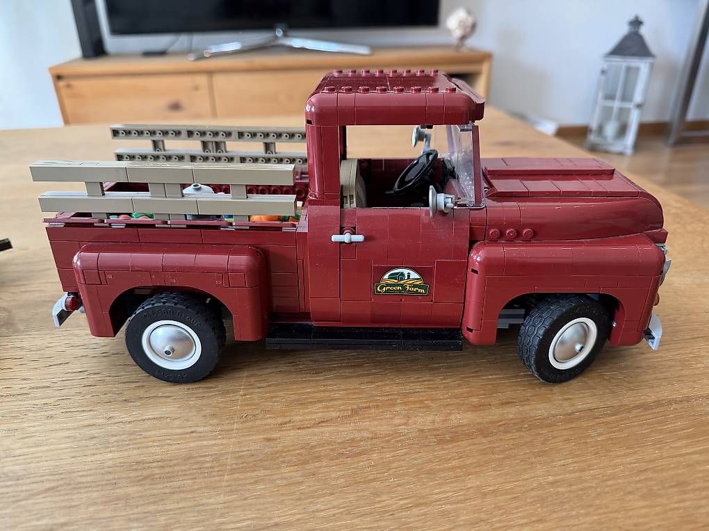 Kit di costruzioni: LEGO Pickup Truck 10290 – Usato da Solothurn venduto da Juliasju