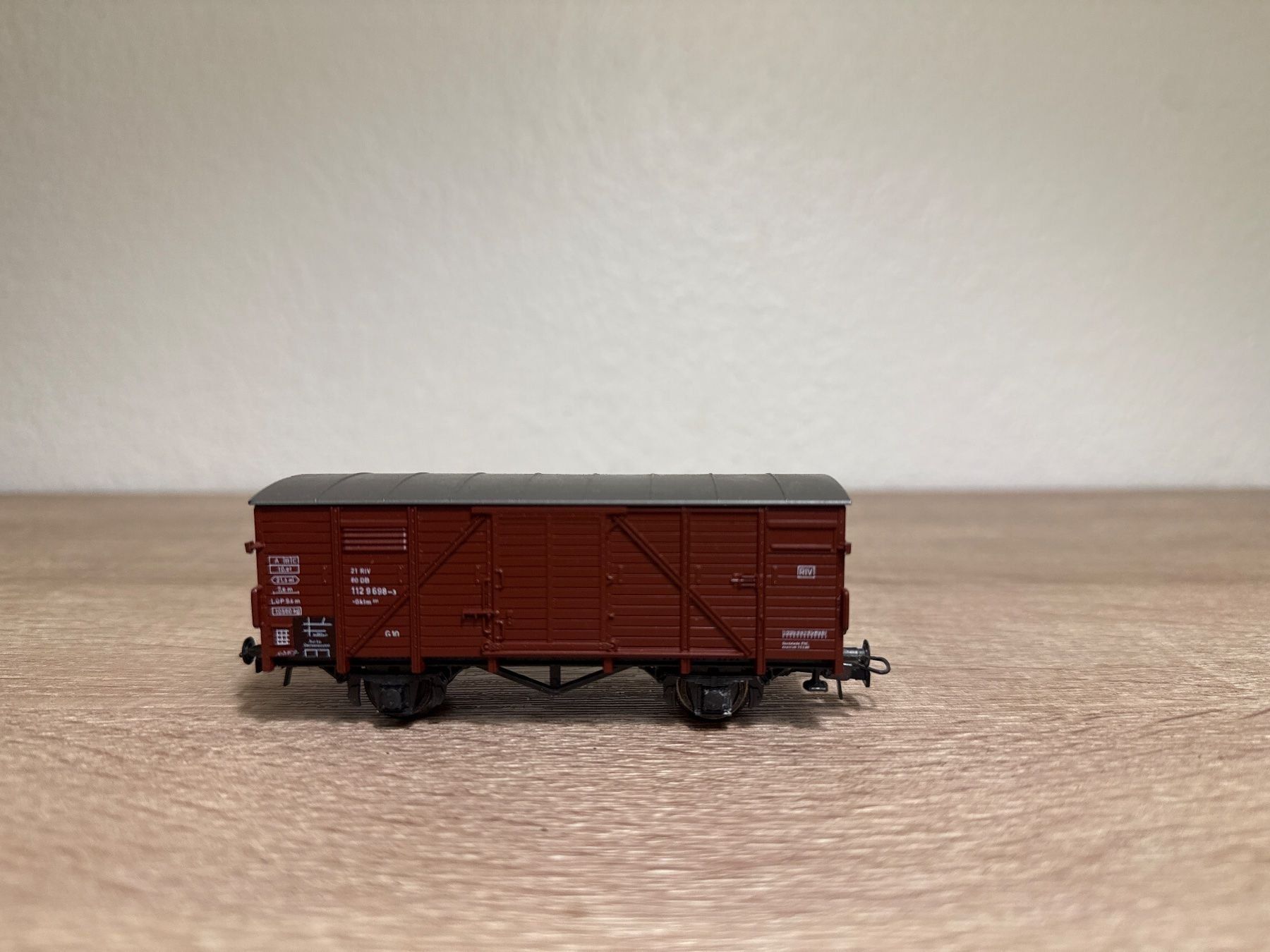 Roco Modellini di ferrovie: Roco Güterwagen DB H0 (98) – Usato da St-Aubin-Sauges venduto da Lo_Go 1