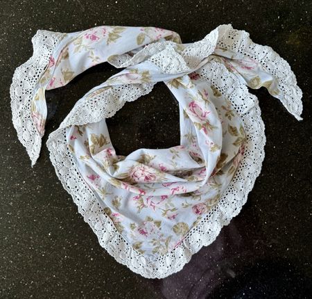 Romantisches Vintage-Halstuch Rosen und Spitze, Top!
