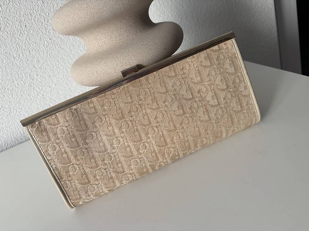 Dior Taschen für Damen: Dior Clutch Vintage Beige Gold – Gebraucht aus Zürich von car_9sdb 3