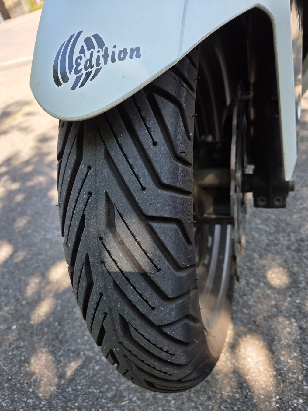 Kymco Scooters: Kymco Xciting 400i Roller weiss – D'occasion à Schaffhausen par kaeufer12 5