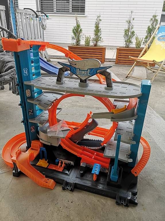 Giocattoli: Hot wheels garage – Usato da Seedorf UR venduto da MarinaW90