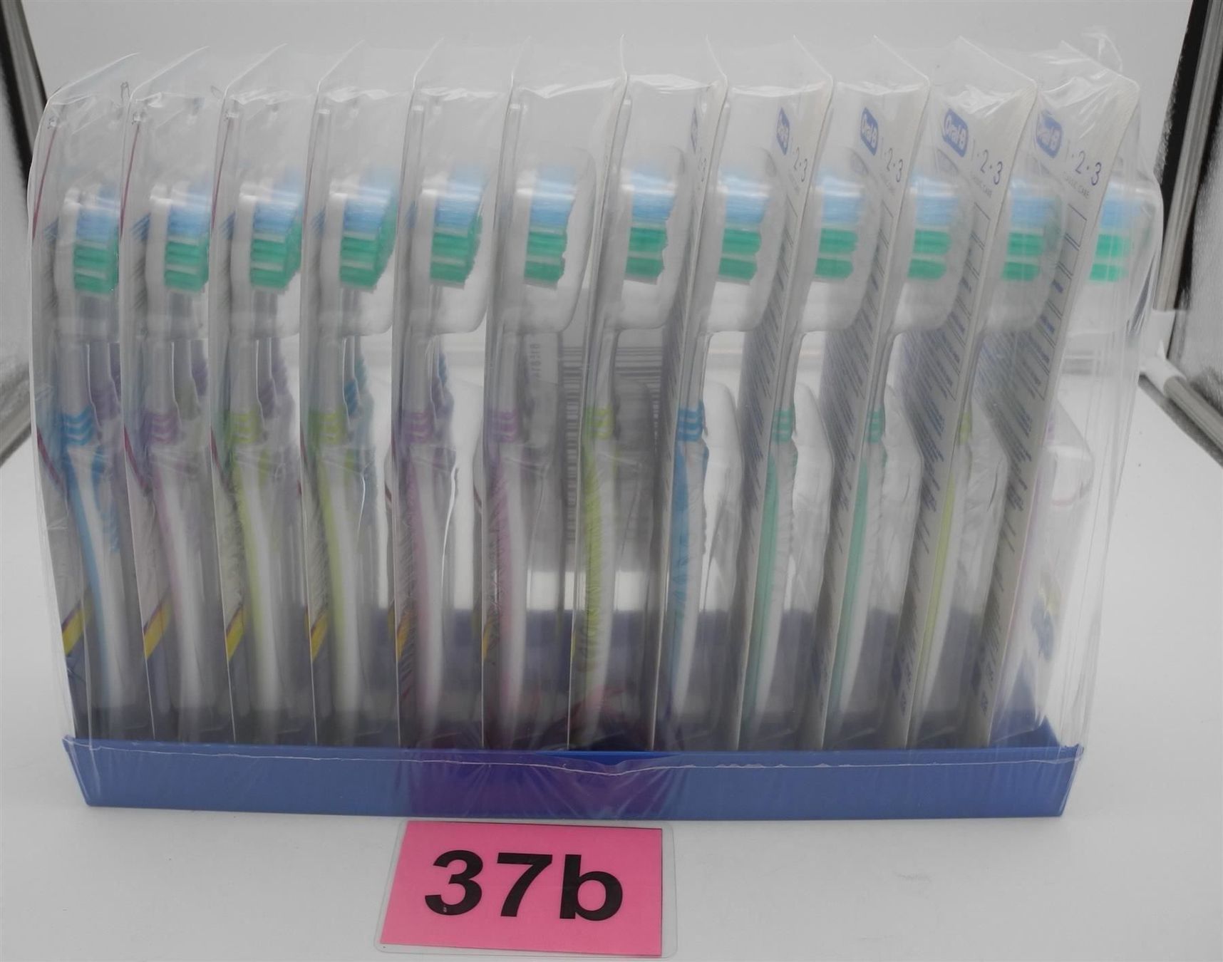 Oral B Cura del viso: 12 Pack Oral-B Zahnbürsten, Nr. 37b – Nuovo e nell'imballaggio originale da Kottwil venduto da Crazyrolf 1