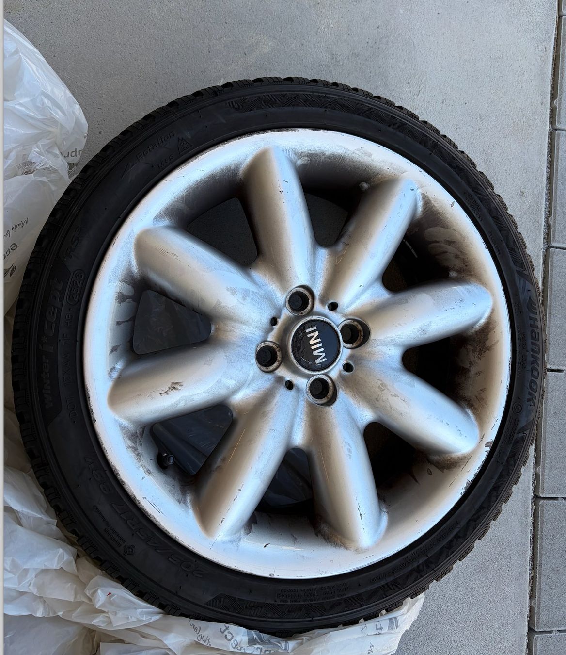 Pneus & Roues: Mini Cooper S Winterreifen Hancock mit Felgen – D'occasion à Landschlacht par Briona 6