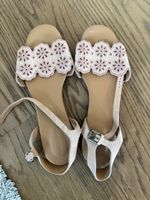 Thea" Riemensandalen der Designermarke See by Chloé.