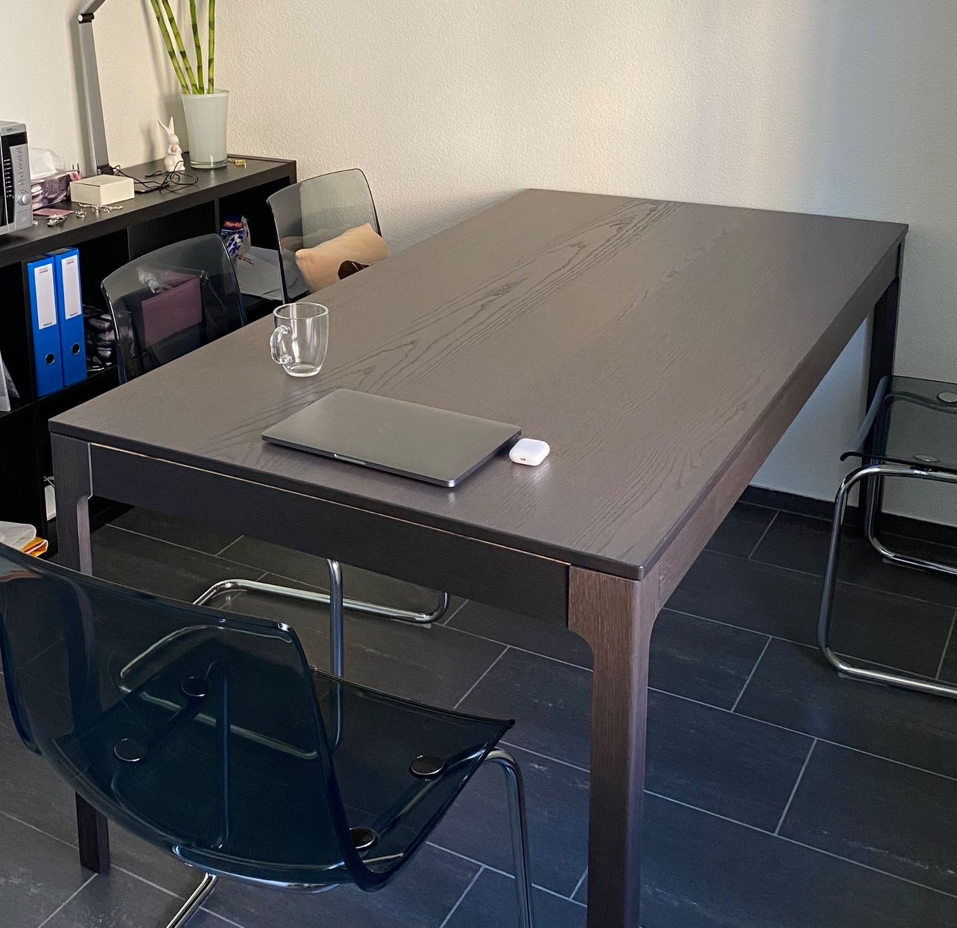 Tavoli: Dunkler Esstisch von Ikea, ausziehbar – Usato da St. Gallen venduto da jsc_la