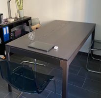Dunkler Esstisch von Ikea, ausziehbar
