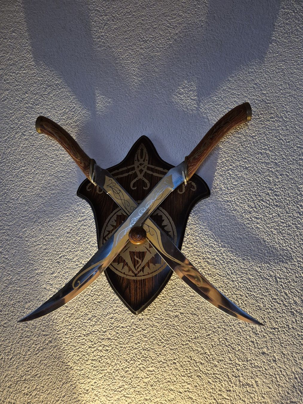 Sonstiges zum Sammeln & Seltenes: Répliques exact des dagues de combat de Legolas, sur support – Neu (gemäss Beschreibung) aus Lausanne von mly_j8yp 3