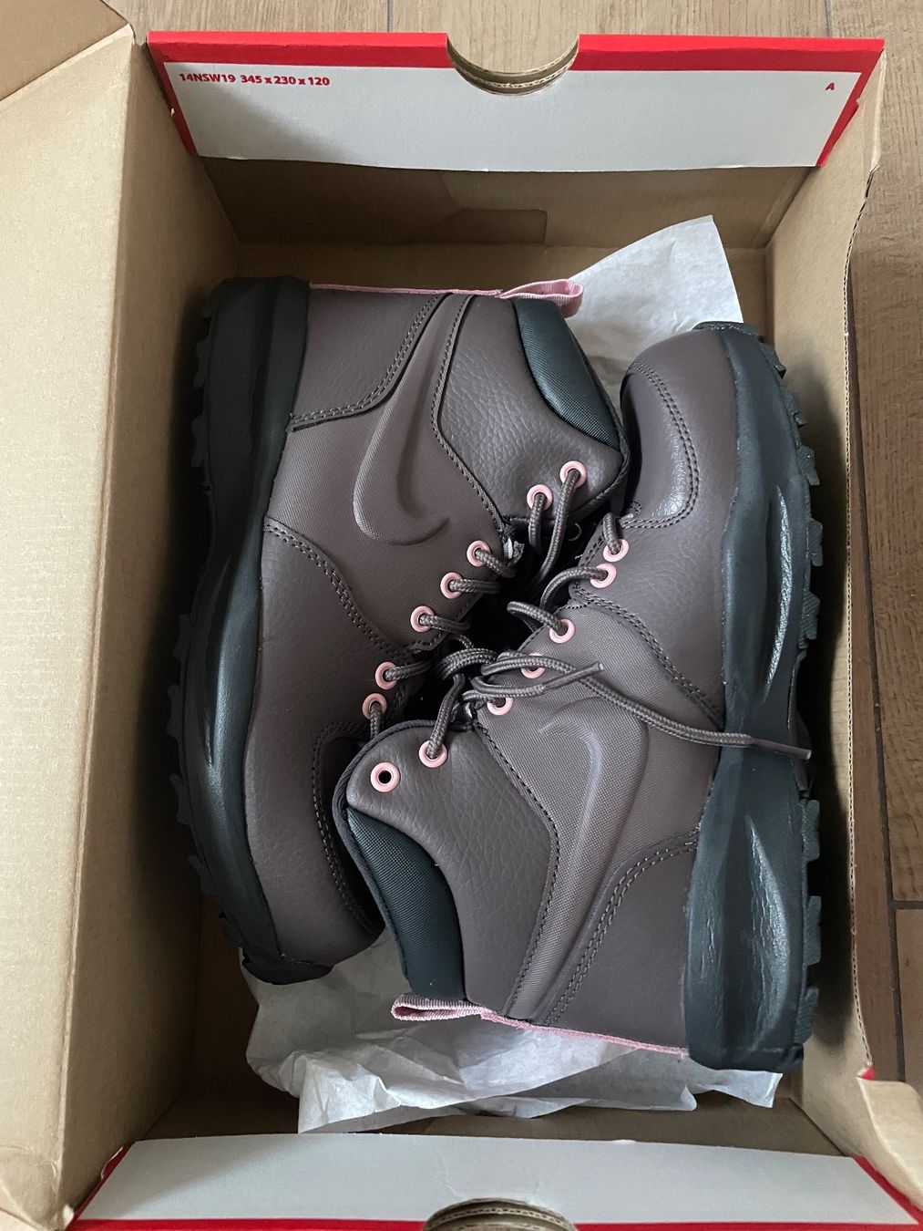 Nike Scarpe per ragazze: Nike Manoa Sneaker High Gr. 37.5 NEU – Nuovo e nell'imballaggio originale da Waltenschwil venduto da hansnine 7